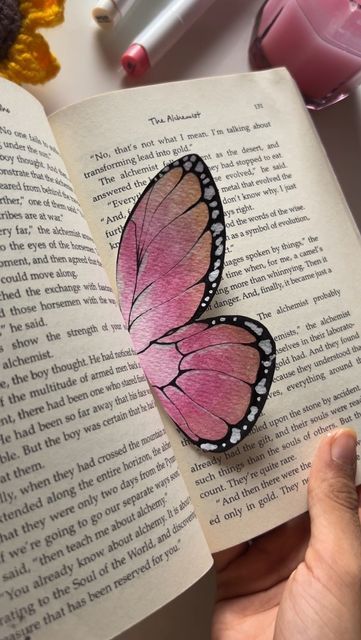 Diy Bookmark Ideas, Bookmark Aesthetic, Butterfly Aesthetic, Diy Bookmark, Handmade Bookmarks Diy, Aesthetic Butterfly, Love Butterflies, My Little Pony Poster, Bookmark Ideas