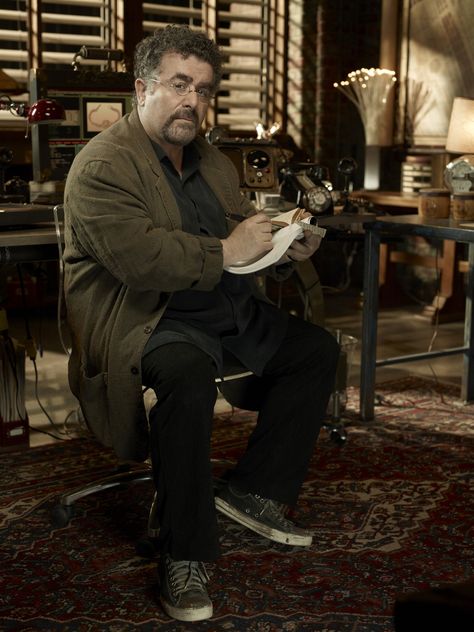 Warehouse 13 S2 Saul Rubinek as "Artie Nielsen" Warehouse 13, Book Room, Dr Who, Movie Stars, Science Fiction, Tv Series, Tv Shows, Actors, Tv