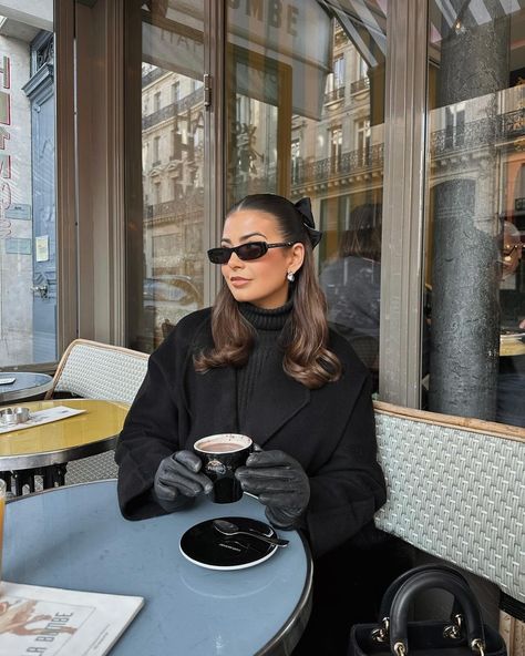 All Posts • Instagram Paris Dinner Outfit, Italian Winter Fashion, Wool Hat Outfit, Italy Outfits Winter, Paris Outfits Winter, Parisian Winter Outfits, Rome In December, Leather Gloves Outfit, Classy Christmas Outfit