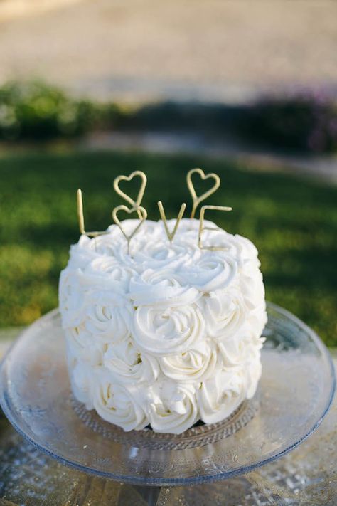 Easy 2 Tier Wedding Cake, Simple Wedding Cake Ideas 1 Tier, Wedding Smash Cake, Wedding Cake For 2, Small Wedding Cake Ideas Simple, 1 Tier Wedding Cakes Simple Elegant, 6 Inch Wedding Cake Ideas, Single Teir Cakes Wedding, 1 Tier Wedding Cake With Flowers