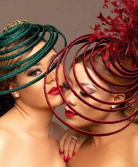 Facinator Ideas, Hatinators Fascinators, Fascinator Hats Outfit, How To Make Fascinators, Fascinator Hats Diy, Fascinator Hats Wedding, Green Fascinator, Classy Hats, Red Fascinator