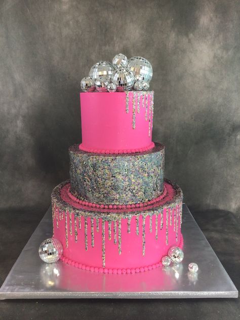 Disco Barbie Birthday Cake, Sweet 16 Hot Pink Theme, Sweet 16 Barbie Theme, Disco Pink Party, Sweet 16 Pink Theme Cake, Pink Disco Cake Ideas, Pink Disco Sweet 16, Disco Party Cake Ideas, Pink Disco Birthday Cake