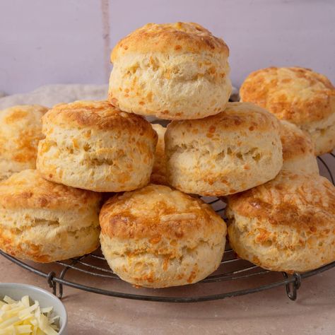 Soft Scones Recipe, Savoury Scones, Cheese Scone Recipes, Lavash Bread, Rock Cakes, Tea Scones, Romantic Breakfast, Fruit Scones, Scones Recipe Easy