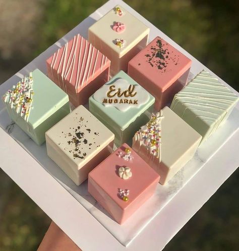 Chocolate Cubes, Gender Reveal Photoshoot, Cake Gender Reveal, Reveal Photoshoot, Kue Macaroon, Eid Cake, Cube Cake, Unique Birthday Cakes, Elegant Birthday Cakes