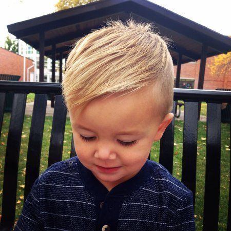 Today I have decided to give a tremendous look to your toddler boy with the super cute latest little boy hairstyles 2017 – 2018. Nowadays, parents will preferably want their kids to be more stylish and charismatic in this trendy fashion world of best toddler boy haircuts 2017. So there we go! We have gathered some of the most gorgeous and versatile range of cute little boy haircut and hairstyle ideas 2017  that will make your kid look dapper and stunning. Toddler Undercut, Baby Boy Haircut, Hair Plait, Toddler Hairstyles Boy, Plait Styles, Updo Easy, Haircut Boys, Hairstyles Anime, Baby Haircut