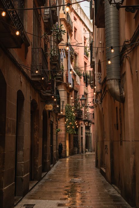 Barcelona Streets, Spain Streets, Barcelona Aesthetic, Barcelona Street, Barcelona Architecture, Spain Aesthetic, Barcelona City, Barcelona Travel, City Wallpaper