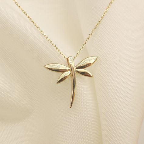 Jewelry Tattoo Designs, Minimalist Necklace Gold, Four Leaf Clover Necklace, Jewelry Design Drawing, Dragonfly Jewelry, Dragonfly Necklace, Dragonfly Pendant, Solid Gold Necklace, Love Jewelry