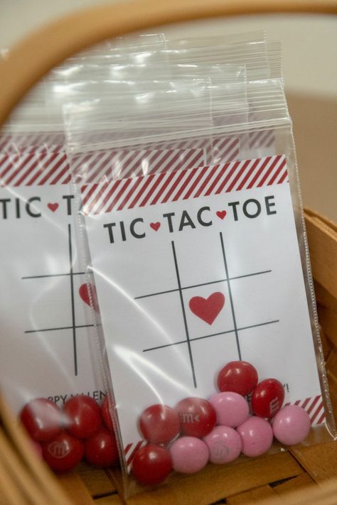 Tic Tac Toe Valentine, Candy Valentines, Saint Valentin Diy, Cadeau St Valentin, Cards Valentines, Valentine Gifts For Kids, Preschool Valentines, Printable Valentine, Valentine Crafts For Kids