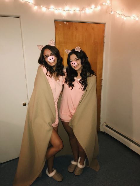 Pigs in a blanket Halloween costume diy Diy Pig Halloween Costume, Pig Diy Costume, Pigs In A Blanket Costume, Diy Pig Costume Women, Pig In A Blanket Costume, Pig Costume Women, Blanket Halloween Costume, Diy Pig Costume, Diy Halloween Costumes Last Minute