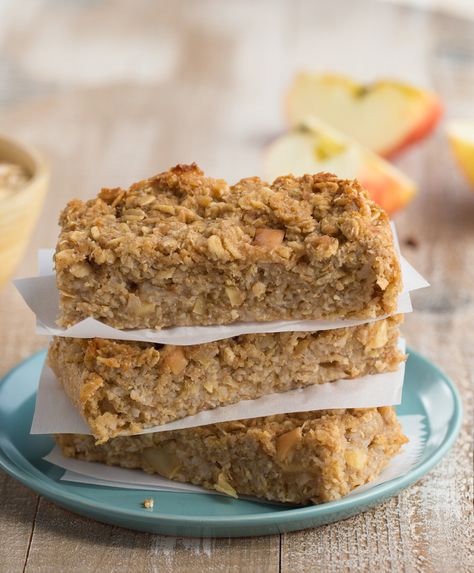 These moist, cakey bars make a perfect all-in-one breakfast. You can freeze individual portions in ziplock bags, and just grab and go. They’re sweet and apple-y, with all of the goodness of whole apples and whole oats in every tasty bite. Haylie Pomroy Recipes, Fast Metabolism Recipes, Fast Metabolism Diet Recipes, Fmd Recipes, Metabolic Diet Recipes, Cake Bars Recipe, Apple Cinnamon Cake, Jason Fung, Pico Rivera