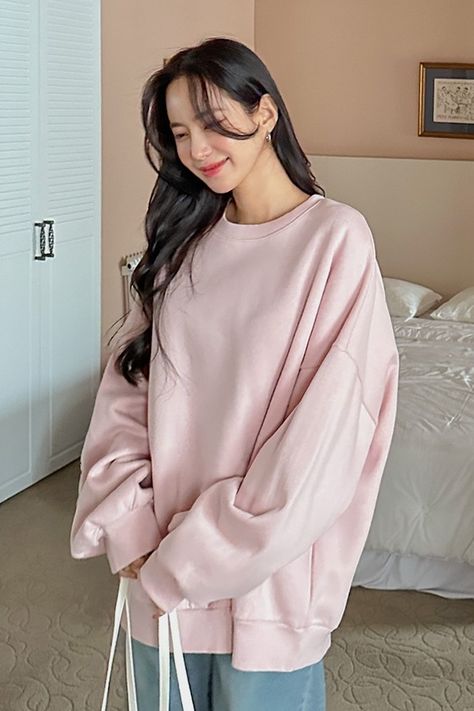 Sweatshirt Korean Style Korean fashion inspo Spring Outfit Winter Outfit Pink Hoddies Outfits Girl, Hoddies Outfits Girl Korean, Hoodie Crop Top Outfit, Korean Daily Outfit, Crop Top Outfits Korean Style, Hoddies Outfits, Fashion Inspo Spring, Dance Style Outfits, Outfit Korean Style