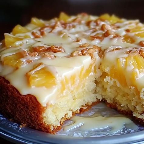 Hawaiian Pineapple Cake, Polish Cake, Pineapple Cake Recipe, Hawaiian Cake, Pineapple Dessert Recipes, Pineapple Desserts, Dairy Free Cake, Yellow Banana, Vegetarian Cake