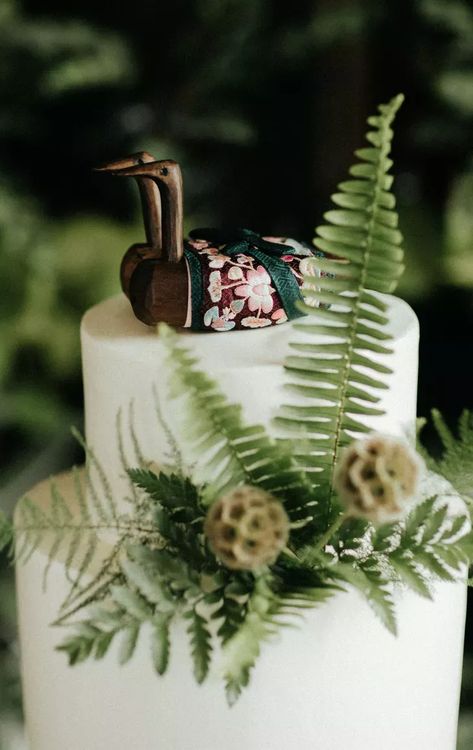 Korean Wedding Traditions, Animal Wedding Cake, Decadent Wedding, Animal Wedding, Cake Unique, Wedding Cake Ideas, Wooden Cake, Wedding Traditions, Portugal Wedding