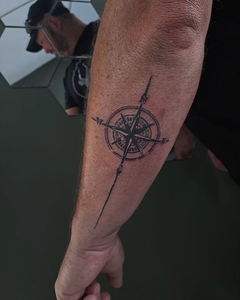 Wanderlust Tattoo Men, Compass Tattoo Design Men, Black Men Summer Fashion, Nautical Compass Tattoo, Travel Tattoo Ideas, Compass Tattoo Men, Compass Tattoos, Tattoo Font For Men, Tattoos 2024