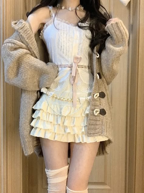 #kawaii #jfashion #cutecore #coquette Doll Astethic Outfits, Coqutte Aesthetic Girl Outfit, Cokett Girl Outfit, Kawaii Coquette Outfits, Coutteqe Outfit, Light Coquette Outfits, Cotteque Outfit, Coquette Fashion Aesthetic, Conquete Aesthetic Outfits