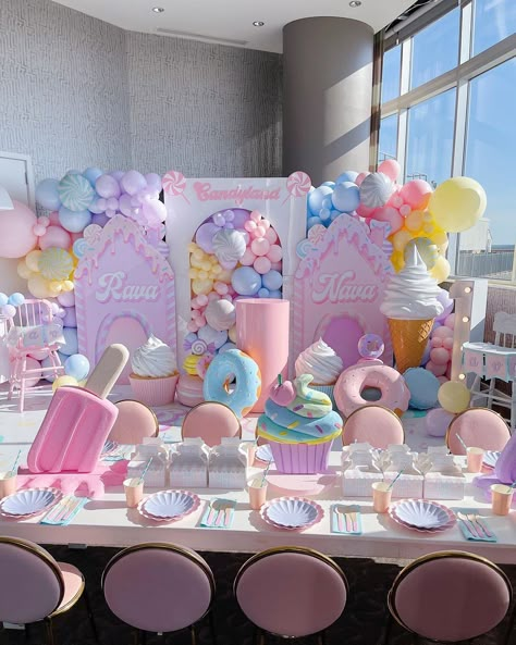 Candyland dreams for our gorgeous little twins! RAVA & NAVA!! 🤩💕😍🍰🍭🍦🧁🎂 Design and decor - @everythingluxedecor Rentals -… | Instagram Ice Cream Birthday Party Theme, Candy Theme Birthday Party, Candy Themed Party, Candy Land Birthday Party, Twin Birthday Parties, Christmas Tree Candy, Candy Birthday Party, Ice Cream Birthday Party, Candyland Christmas