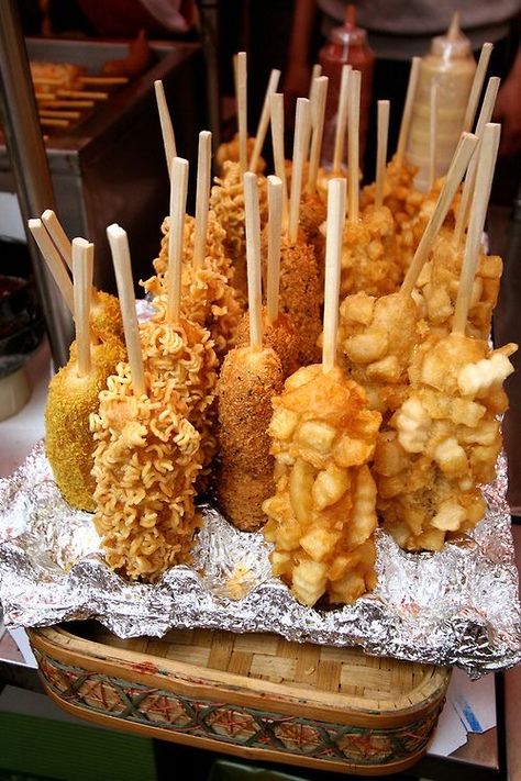 Chicken Sticks, World Street Food, Masakan Malaysia, Asian Street Food, Corn Dog, K Food, Korean Street Food, Makanan Diet, Corn Dogs