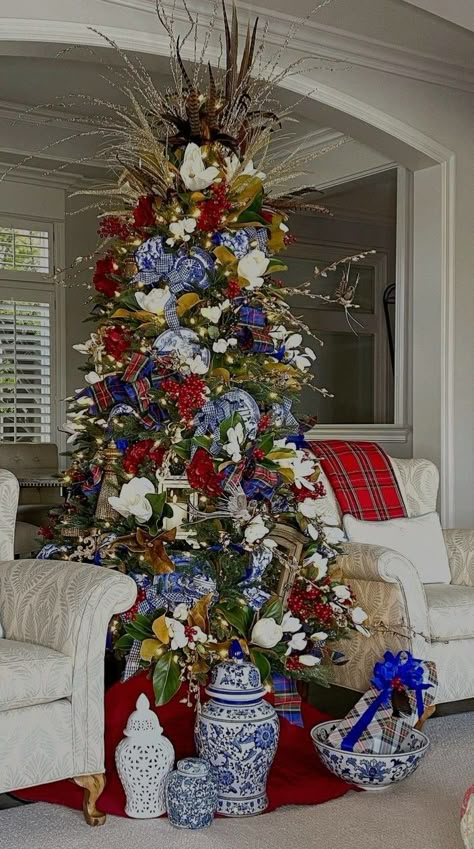 Blue And Gold Xmas Decor, Blue Red And Gold Christmas Tree, Blue And White China Decor, Red White And Blue Christmas, Red Blue Christmas, Blue And Red Christmas, Red And Blue Christmas, Portuguese Christmas, Chinoiserie Christmas Tree