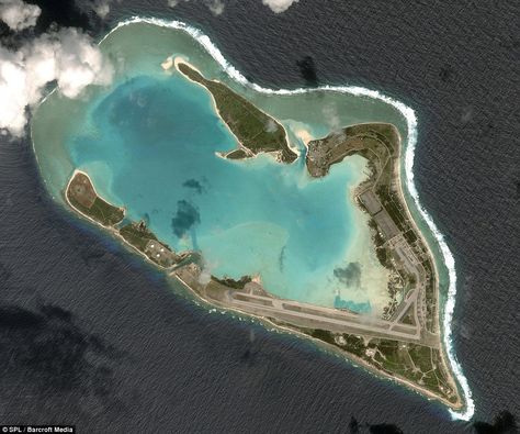 Wake Island, Cute Beach Pictures, Man Made Island, Texas Places, Beautiful Beach Pictures, World Images, Marshall Islands, Vanuatu, Island Beach