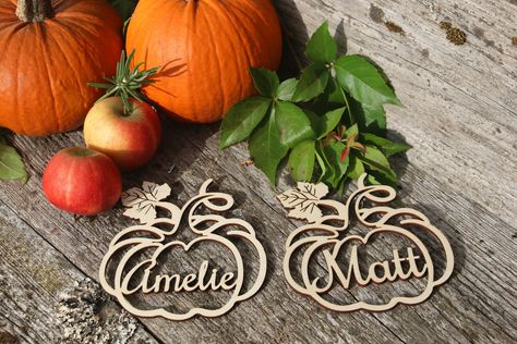 Thanksgiving Decorations Ideas, Pumpkin Place Cards, Place Cards Thanksgiving, Name Place Settings, Sweetheart Table Sign, Cross Cake Topper, Table Decor Thanksgiving, Holiday Place Settings, Communion Cake Topper