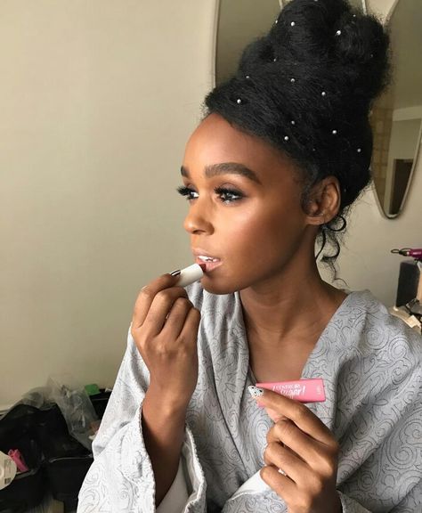 Janelle Monáe mini pearl hair pins updo @covergirl Easy Buns For Long Hair, Buns For Long Hair, Easy Buns, Neutral Makeup Look, Natural Hair Wedding, Natural Wedding Hairstyles, Covergirl Makeup, Natural Hair Accessories, Janelle Monae