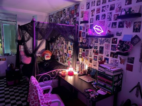 Emo Room, Grunge Bedroom, Bedroom Retro, Cool Room Decor, Hippy Room, Chill Room, Room Cozy, Retro Room, Girl Bedroom Designs