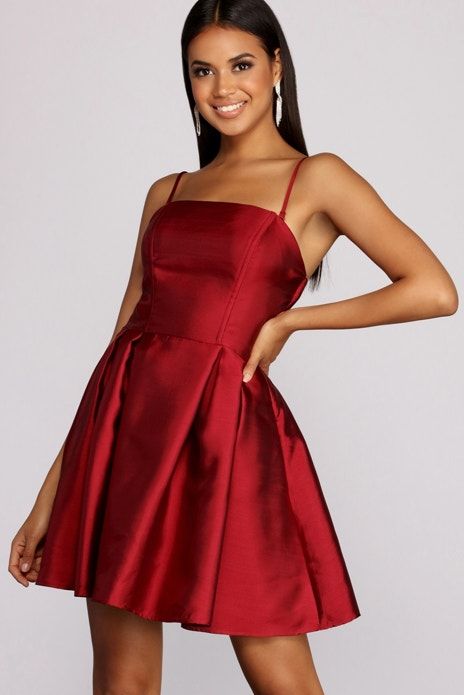 Prom Dance Dresses, Grade Dresses, Red Hoco Dress, Red Hoco Dresses, Grade 8 Grad Dresses, Hoco Dress Ideas, Graduation Dress Ideas, Wedding Dress Pockets, Grad Dress Ideas