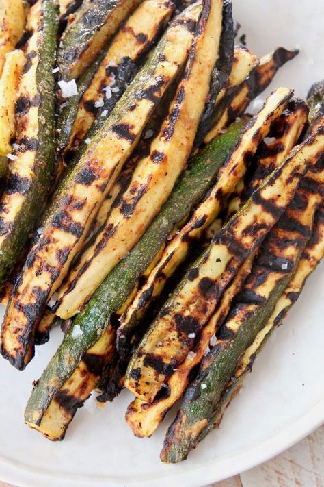 Recipes On The Grill, Cheesy Recipes Easy, Marinated Zucchini, Grilled Zucchini Recipes, Crispy Zucchini, Simple Marinade, Easy Zucchini Recipes, Lemon Rosemary Chicken, Healthy Vegetarian Dinner