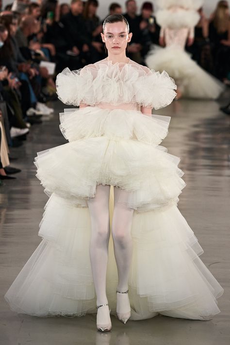 Giambattista Valli Fall 2022, Giambattista Valli Haute Couture, Bridal Fashion Week, Wedding Dress Trends, Giambattista Valli, Fairy Dress, Fall 2022, Fashion Show Collection, Couture Collection