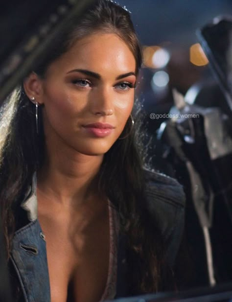 Megan Fox Face, Megan Fox Transformers, Megan Fox Makeup, Megan Fox Hair, Megan Fox Pictures, Megan Fox Style, Fox Makeup, Megan Denise Fox, Valentino Couture