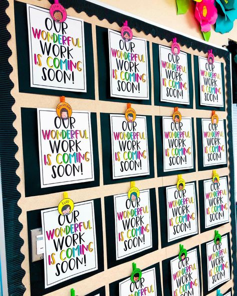 Student Work Wall, Student Work Bulletin Board, Wonderland Classroom, Classroom Mailboxes, Kindergarten Bulletin Boards, Elementary Classroom Themes, Classroom Helpers, Kindergarten Classroom Decor, Classroom Tour