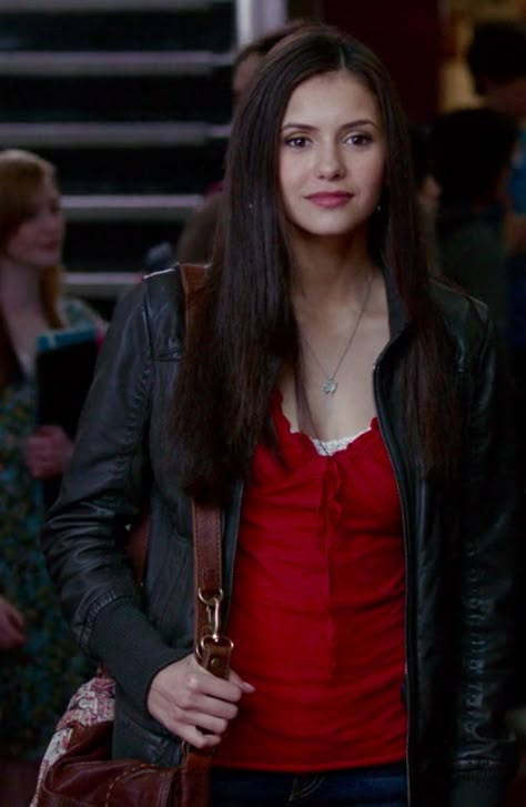 Elena Gilbert Style, College Dress, Jojo Levesque, Vampire Diaries Outfits, Teen Actresses, Katherine Pierce, Leather Jacket Outfits, Fashion Photography Poses, Elena Gilbert