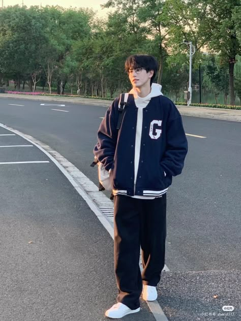 『 sᴀᴠᴇ = ғᴏʟʟᴏᴡ ♡ 』 College Guy Outfits, Douyin Outfits, Douyin Boy, Uk Outfits, Boy Outfits Aesthetic, Boyfriend Aesthetics, Ulzzang Outfit, Mens Wardrobe Essentials, Mens Wardrobe