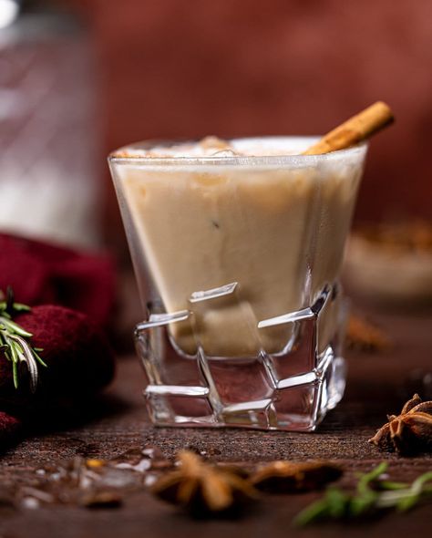 Best White Russian Mocktail White Russian Mocktail Recipe, Vegan Christmas Dinner Recipes, Quinoa Milk, Vegan Christmas Dinner, Persian Tea, Kahlua Coffee Liqueur, Desserts In A Glass, Christmas Dinner Recipes, Unique Drink