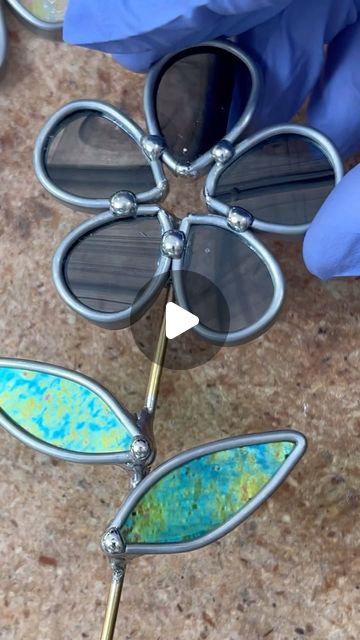 Kawaii Glass Co. on Instagram: "How my stained glass flowers are made!! Such a satisfying process!!!  #stainedglass #tutorial #process #howitsmade #handmade #daisy #flowers #mothersday #hobby" Stained Glass Tutorials, Flower Stained Glass Patterns, Stained Glass Garden Stakes, Stained Glass Diy Projects, Stained Glass 3d, Flower Picks, Making Stained Glass, Glass Garden Art, Stained Glass Flowers