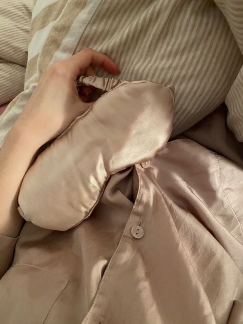 Satin Pyjamas Aesthetic, Sleeping Mask Aesthetic, Pajama Set Aesthetic, Aesthetic Sleep, Silk Bedroom, Pajamas Aesthetic, Set Aesthetic, Sleep Bed, Silk Pjs