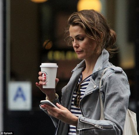 Down time: The 38-year-old actress loitered outside, gazing at her cell phone... Looking At Phone Pose, Looking Down At Phone Reference, Looking At Phone Reference, Looking At Phone, 38 Year Old Woman, Keri Russell Style, Cel Phone, Old Cell Phones, Cell Phone Hacks