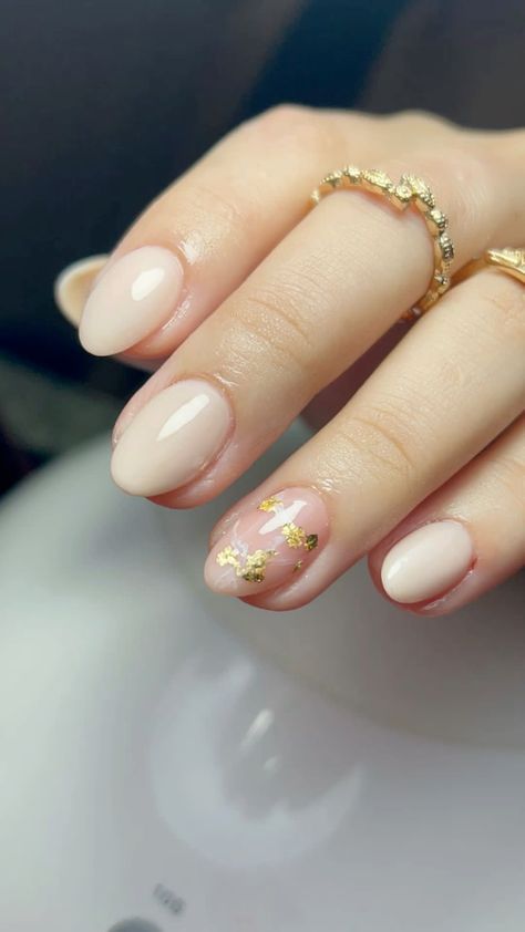 Uñas Soft Gel, Clear Glitter Nails, Rounded Acrylic Nails, Fancy Nail Art, Green Acrylic Nails, Spring Nail Designs, Beige Nails, Simple Gel Nails, Brighter Days