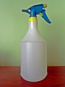 How to Eliminate Static Cling With Homemade Remedies Dusting Tips, Green Cleaning Recipes, Homemade Fabric Softener, Homemade Cleaning Recipes, Liquid Fabric Softener, Diy Essentials, Diy Sprays, Diy Cleaners, Dryer Sheets