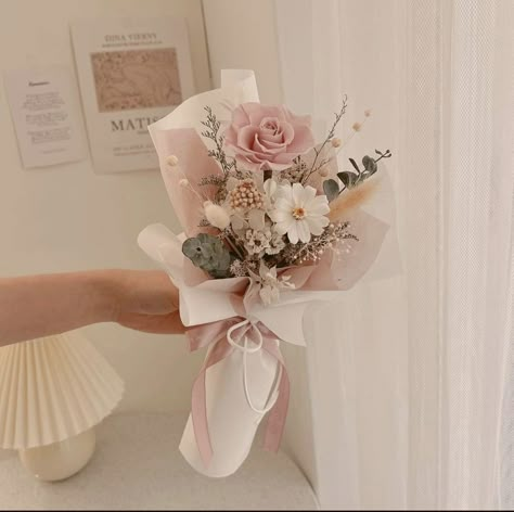 Small Cute Bouquets, Simple Dried Flower Bouquet, Small Flower Bouquet Gift, Minimal Flower Bouquet, Korean Style Bouquet, Dainty Bouquet, Small Dried Flower Bouquet, Small Bouquet Of Flowers, Prom Flowers Corsage