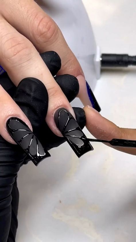 Black Nails Butterfly, Black Nails 2023, Black Butterfly Nails, Video Nails, Acrylic Nail Designs Classy, Nail Summer, Black Gel Nails, Quick Nail Art, Quick Nail