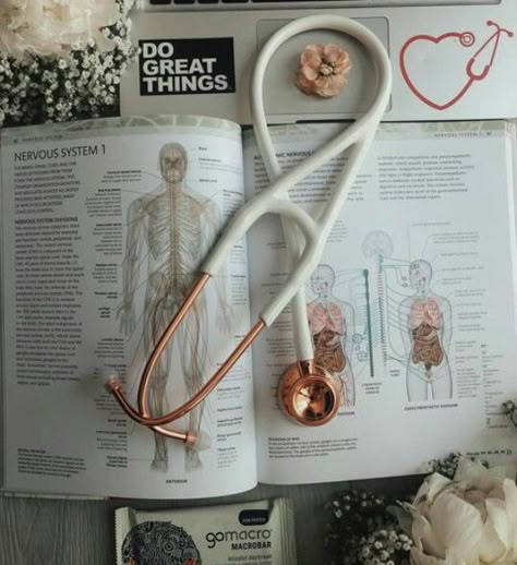 Nurse Pics, Nursing Goals, Nursing Motivation, Medical Photography, Aesthetic Doctor, Nursing School Motivation, Medical Student Motivation, Nurse Inspiration, Nurse Aesthetic