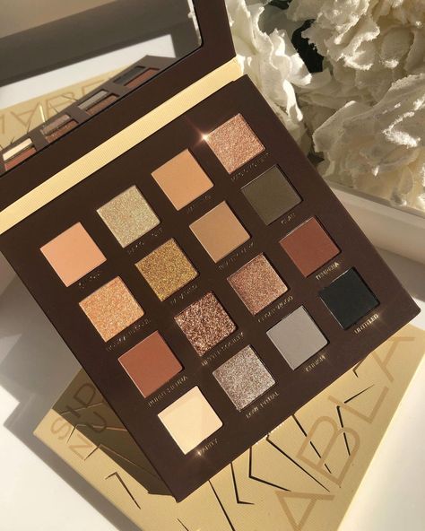 Italian Makeup, Makeup Inventory, Nabla Cosmetics, Makeup Wardrobe, Best Eyeshadow Palette, Cute Outfits With Leggings, Eyeshadow Collection, Makeup Eyeshadow Palette, Nude Palette