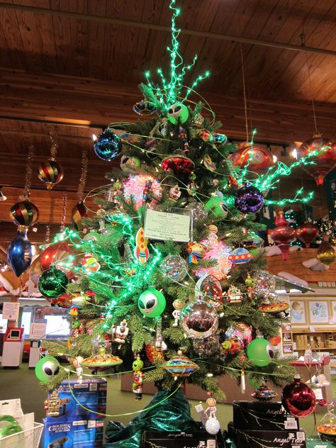 Alien Christmas Tree, Alien Christmas, Traditional Holiday Decor, Alien Spaceship, Christmas Wonderland, Christmas Tree Themes, Out Of This World, Holiday Tree, Happy Holidays