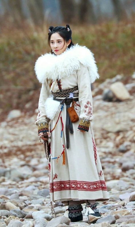 Artic Clothing, Mongolian Outfit, Frost Elf, Mongolian Traditional Clothing, Nepal Clothing, Mongolian Clothing, Nomad Fashion, Concept Clothing, Fantasy Dress