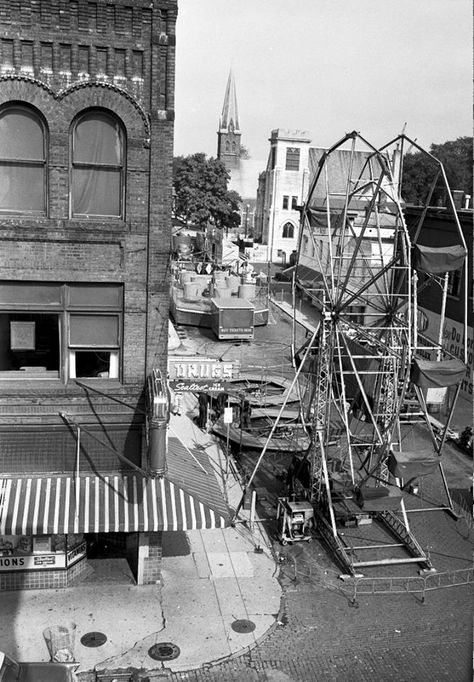 1931, downtown Mount Clemens, southwest corner of New Street and Gratiot/Main Street Mount Clemens, Detroit History, Michigan History, Detroit Area, Vintage Michigan, Metro Detroit, School Building, Pure Michigan, Detroit Michigan