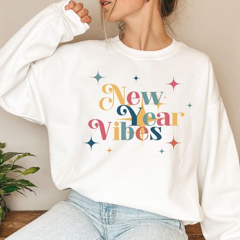 New Years Sweatshirt, New Years Shirt Ideas, Retro New Years Eve, New Year's Eve Wallpaper, Retro New Years, New Years Eve Shirt, Graphic Shirt Design, New Year Shirt, New Years Shirts