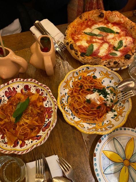 london. Gloria italian meals Gloria Core, Joe Sk8, Rome Girl, Kojiro Nanjo, Eating Aesthetic, Sicily Food, Rome Winter, Healthy Fridge, Italian Meals