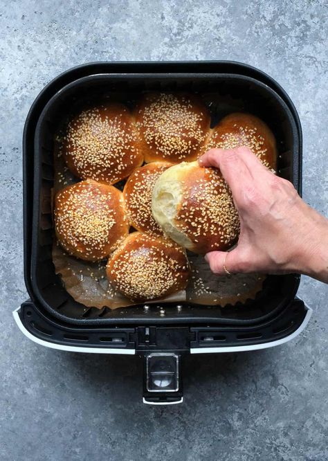 Air Fryer Bread Rolls, Bread Air Fryer, Air Fryer Rolls, Airfryer Bread Recipes, Airfryer Bread, Air Fryer Bread Recipes, Air Fryer Bread, How To Make Rolls, King Hawaiian Rolls