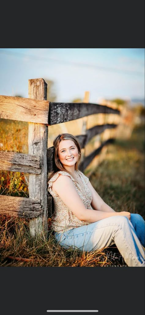 Senior Archery Pictures, Senior Pictures With Silo, Senior Picture Ideas On A Farm, Senior Picture Ideas Hay Bales, Rural Senior Pictures, Farm Photo Shoot Ideas, Fall Farm Senior Pictures, Senior Photo Poses Fall, Farm Girl Senior Portraits